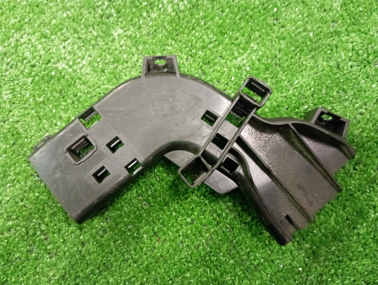 Крепление электропроводки заднее правое Mercedes-Benz E-Class 2017 W213 M177 A2135460880 контрактная