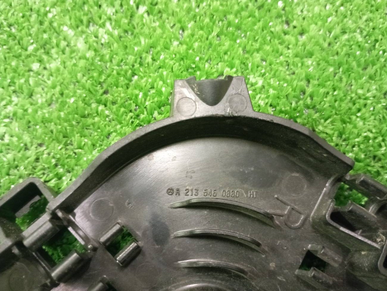 Крепление электропроводки заднее правое Mercedes-Benz E-Class W213 M177