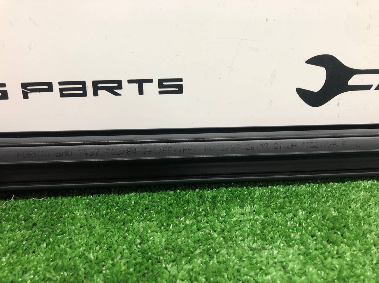 Уплотнитель стекла задний левый BMW X6 F96 S63B44B Уплотнитель стекла задний левый BMW X6 F96 S63B44B