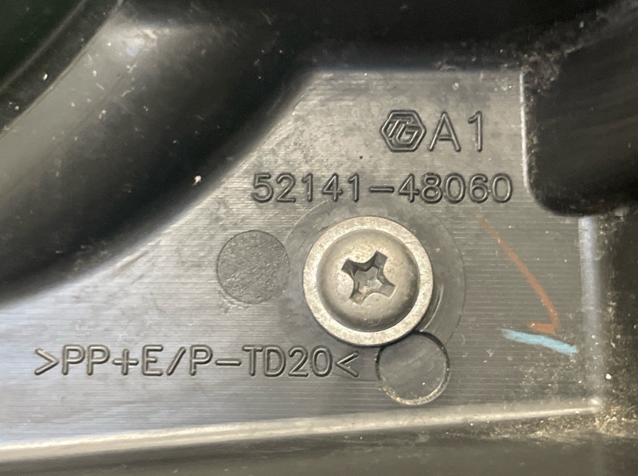 Кронштейн фары правый RX450H 2018 GYL20