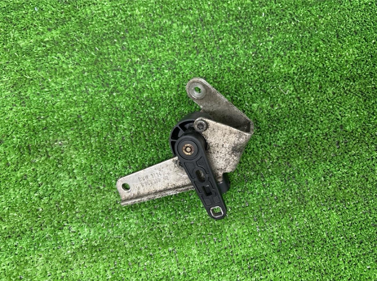 Датчик уровня кузова задний правый BMW 7-Series G11 Датчик уровня кузова задний правый BMW 7-Series G11