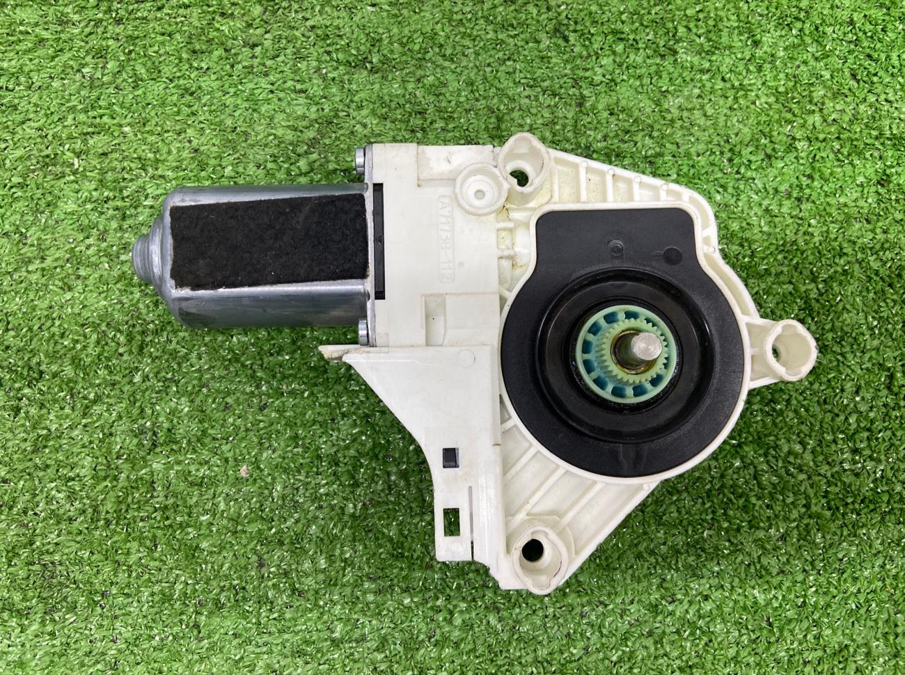 Мотор стеклоподъемника передний правый Q5 FYB