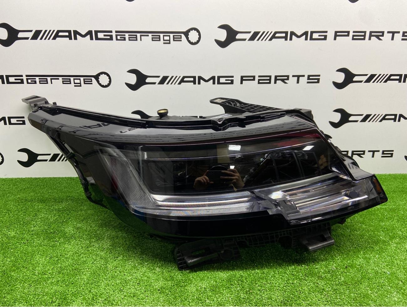 Фара правая Land Rover Range Rover L460 LR185087 контрактная