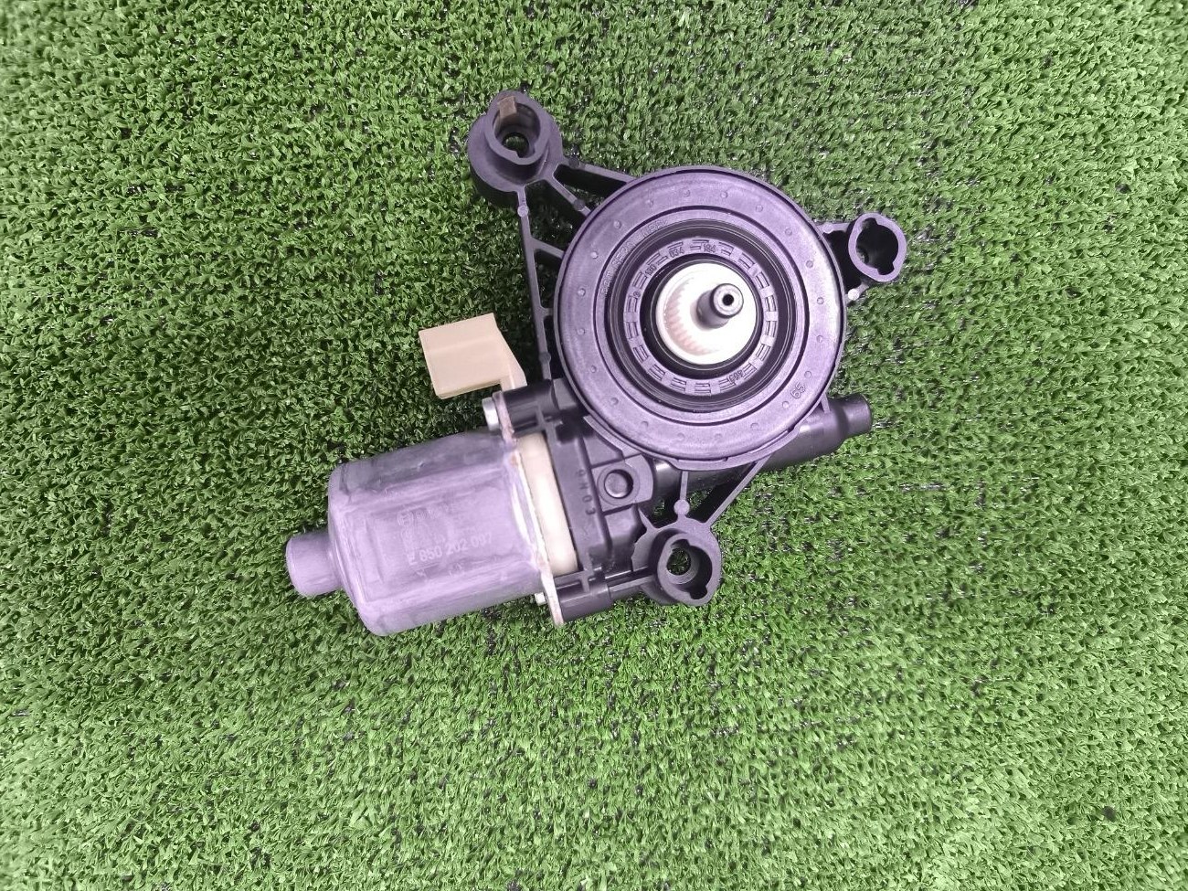 Мотор стеклоподъемника задний левый Macan 2021 95B