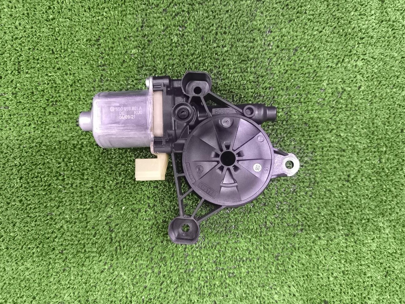 Мотор стеклоподъемника задний левый Porsche Macan 95B