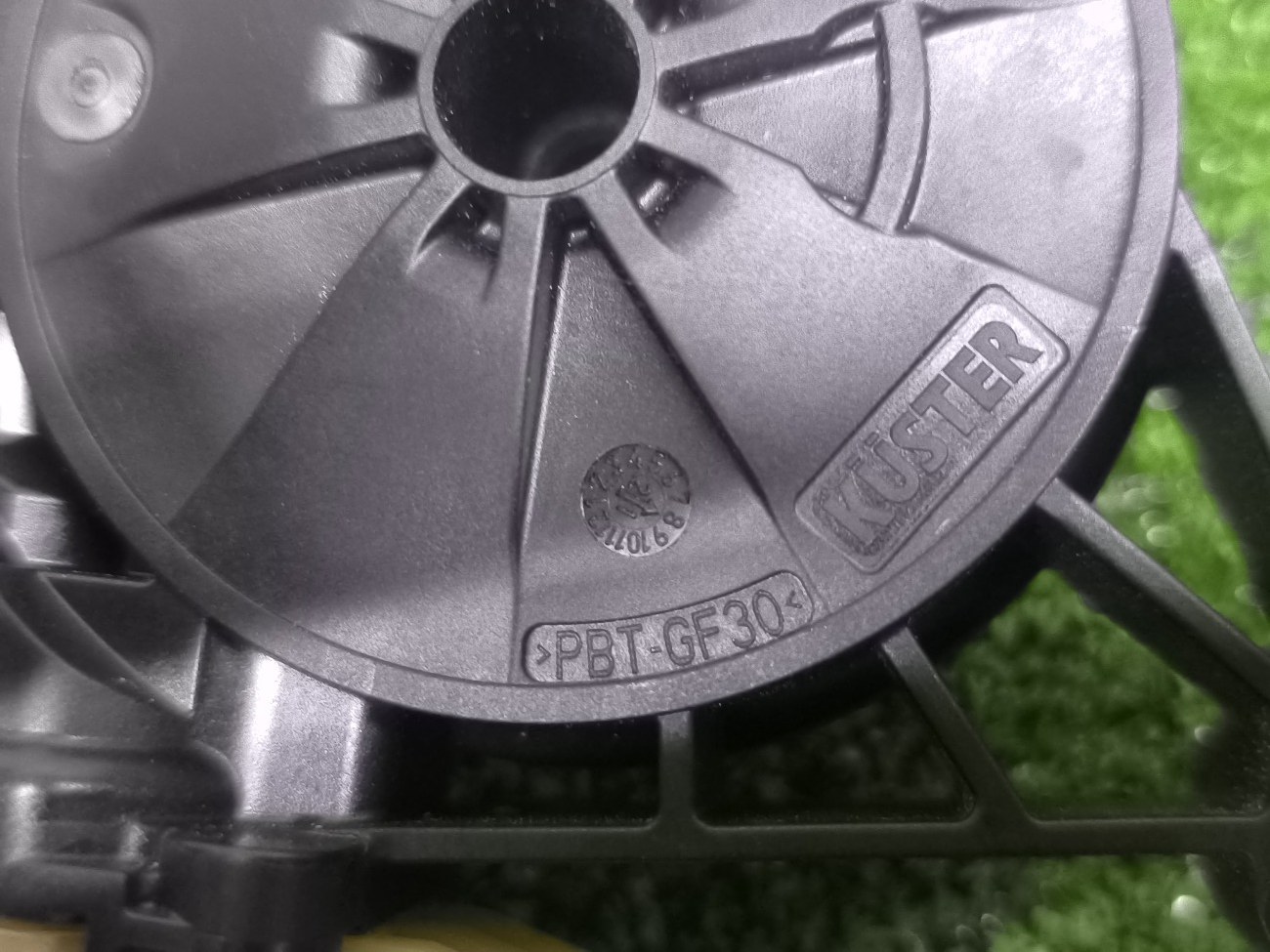 Мотор стеклоподъемника задний левый Macan 2021 95B