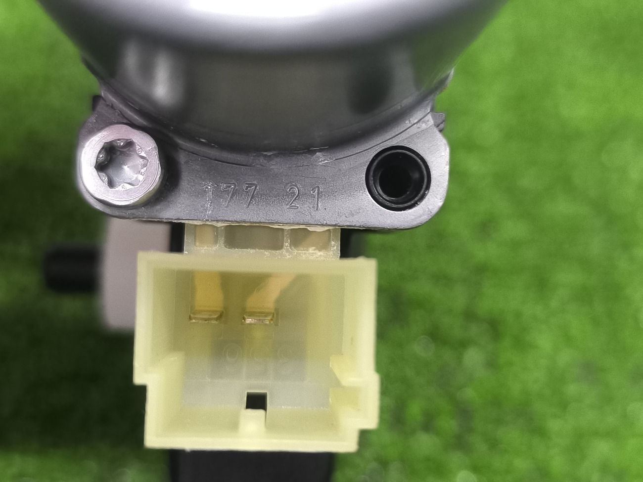 Мотор стеклоподъемника задний левый Macan 2021 95B