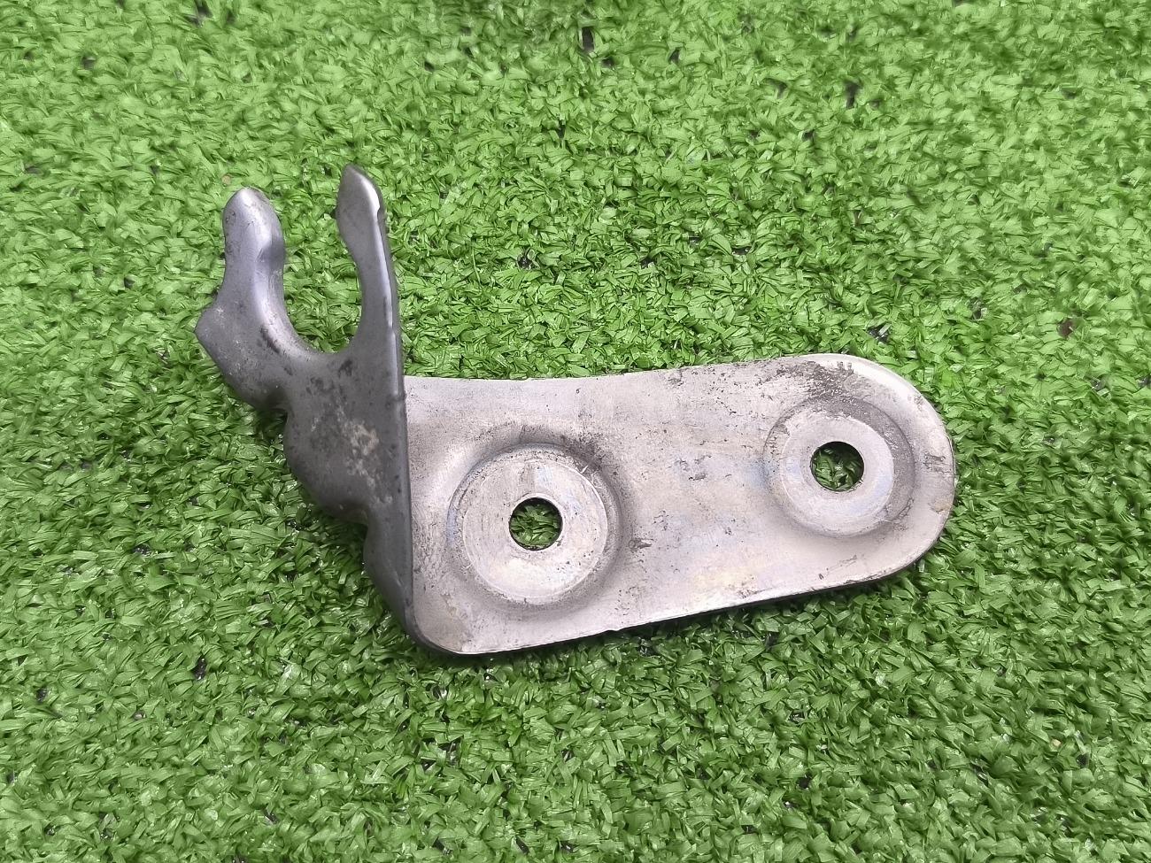 Держатель передний левый X6 2023 G06 B57D30B