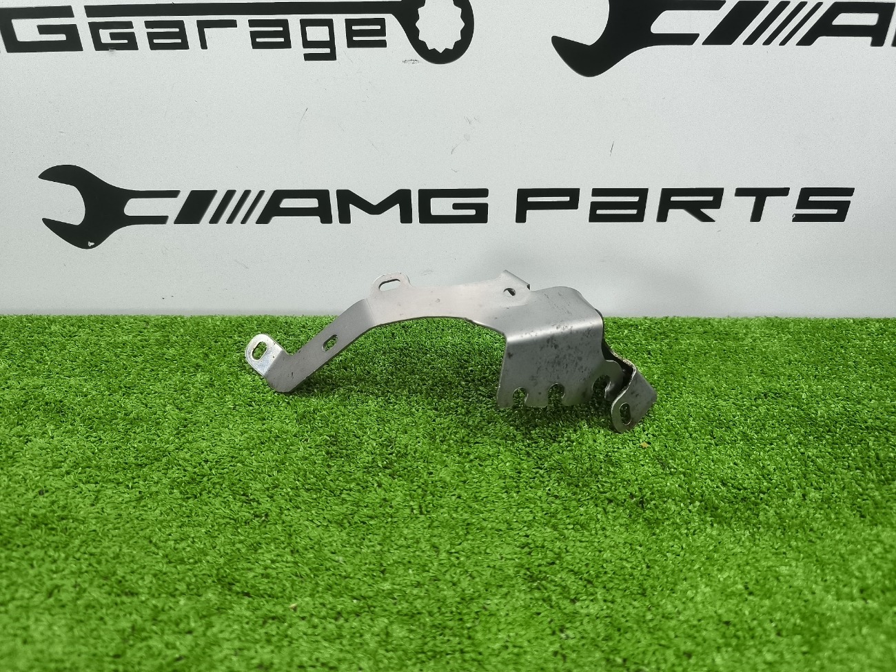 Запчасть кронштейн задний правый BMW X6 2023 G06 B57D30B 37106884292 контрактная Кронштейн задний правый BMW X6 2023 G06 B57D30B 37106884292 контрактная