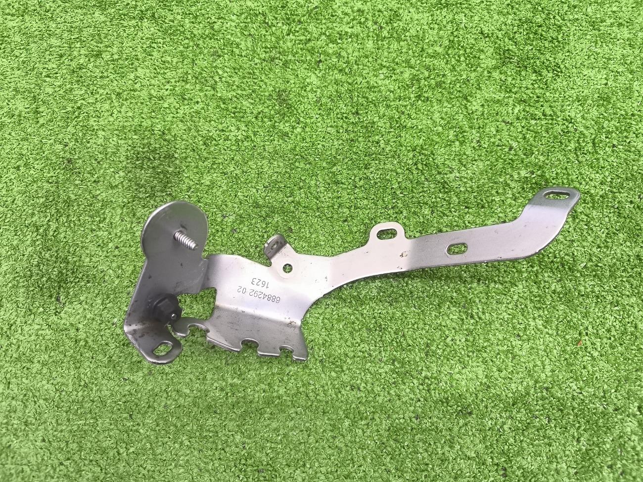 Кронштейн задний правый BMW X6 G06 B57D30B Кронштейн задний правый BMW X6 G06 B57D30B