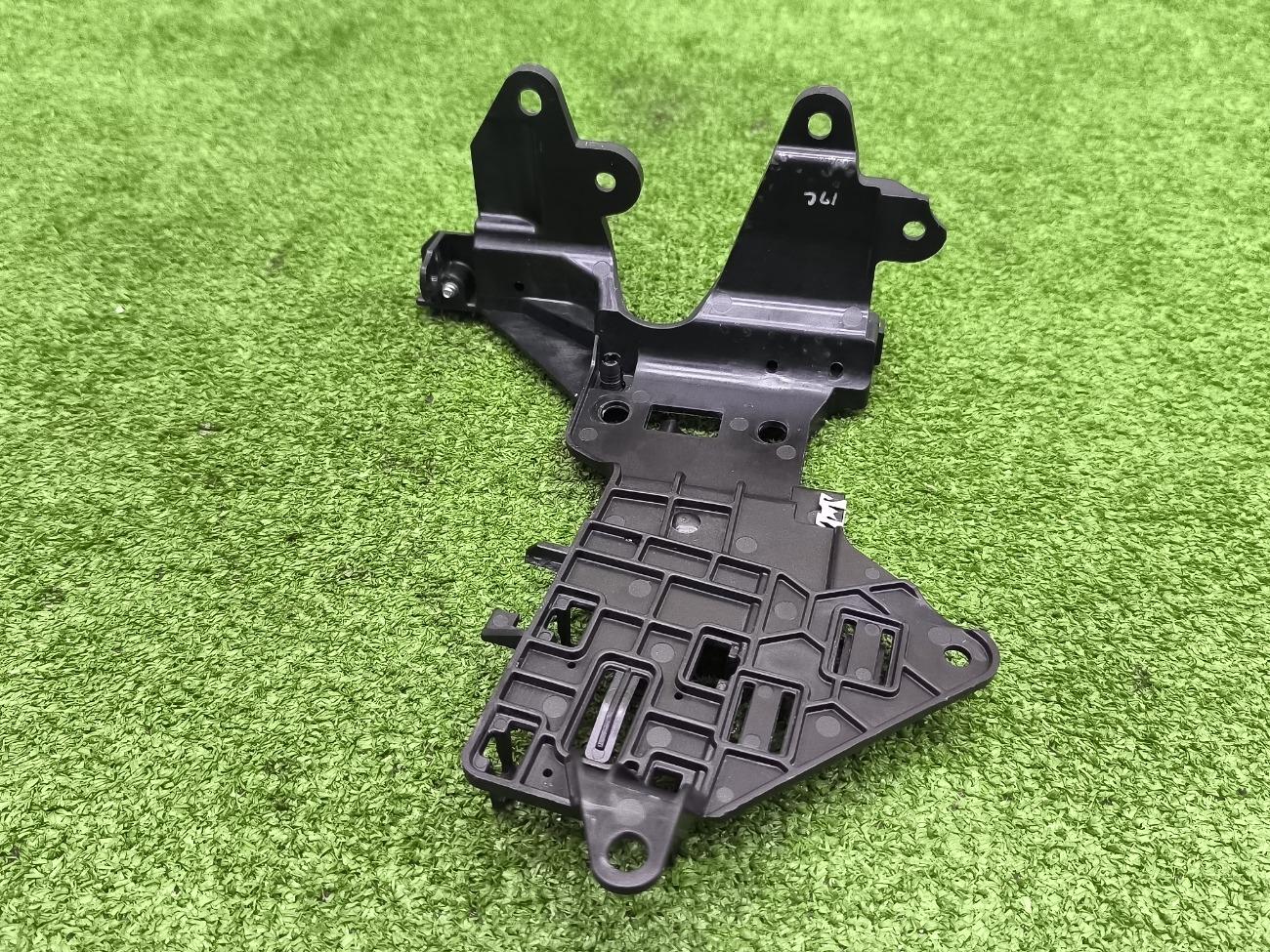 Кронштейн BMW X6 G06 B57D30B Кронштейн BMW X6 G06 B57D30B