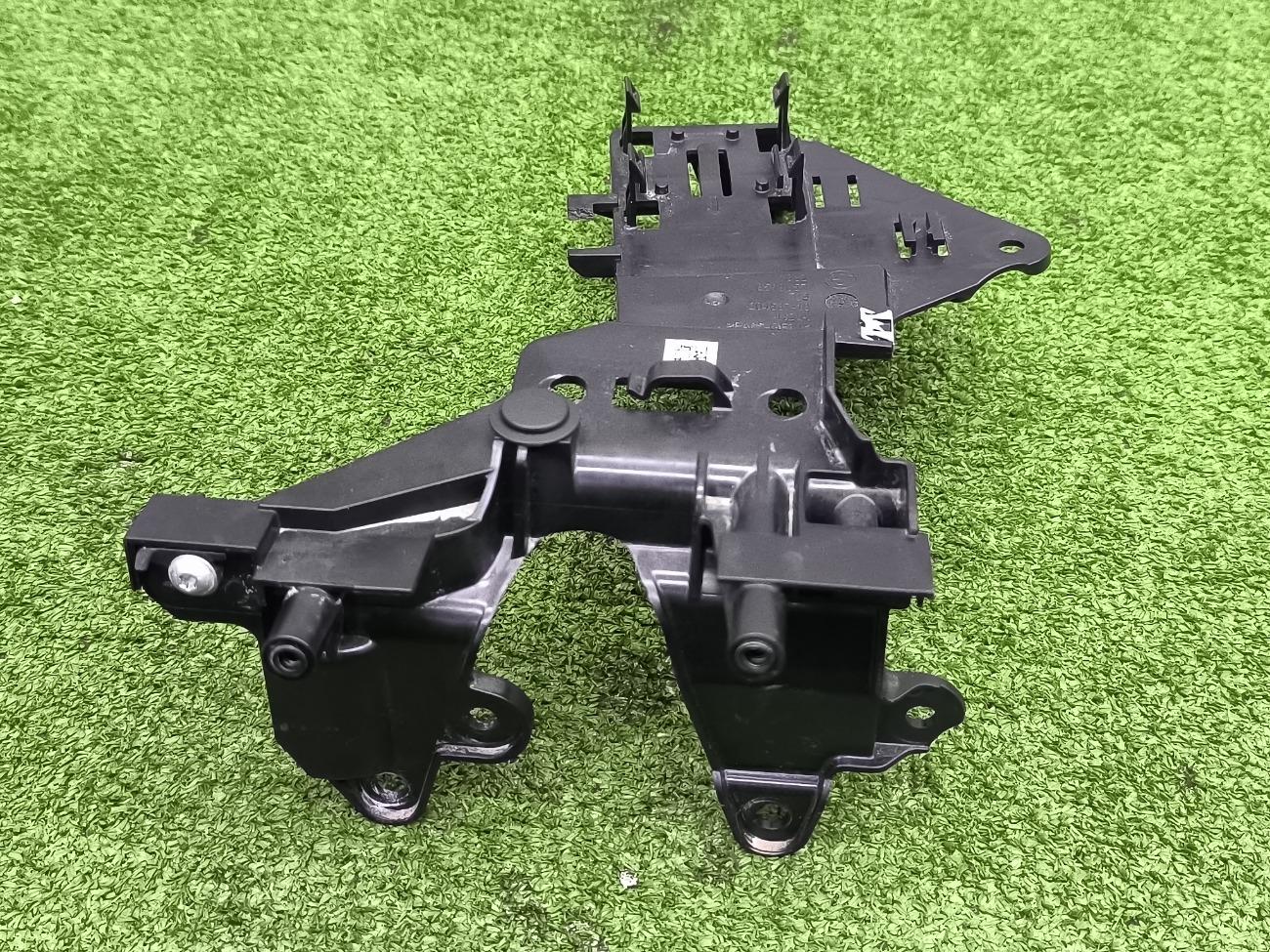 Кронштейн X6 2023 G06 B57D30B Кронштейн X6 2023 G06 B57D30B