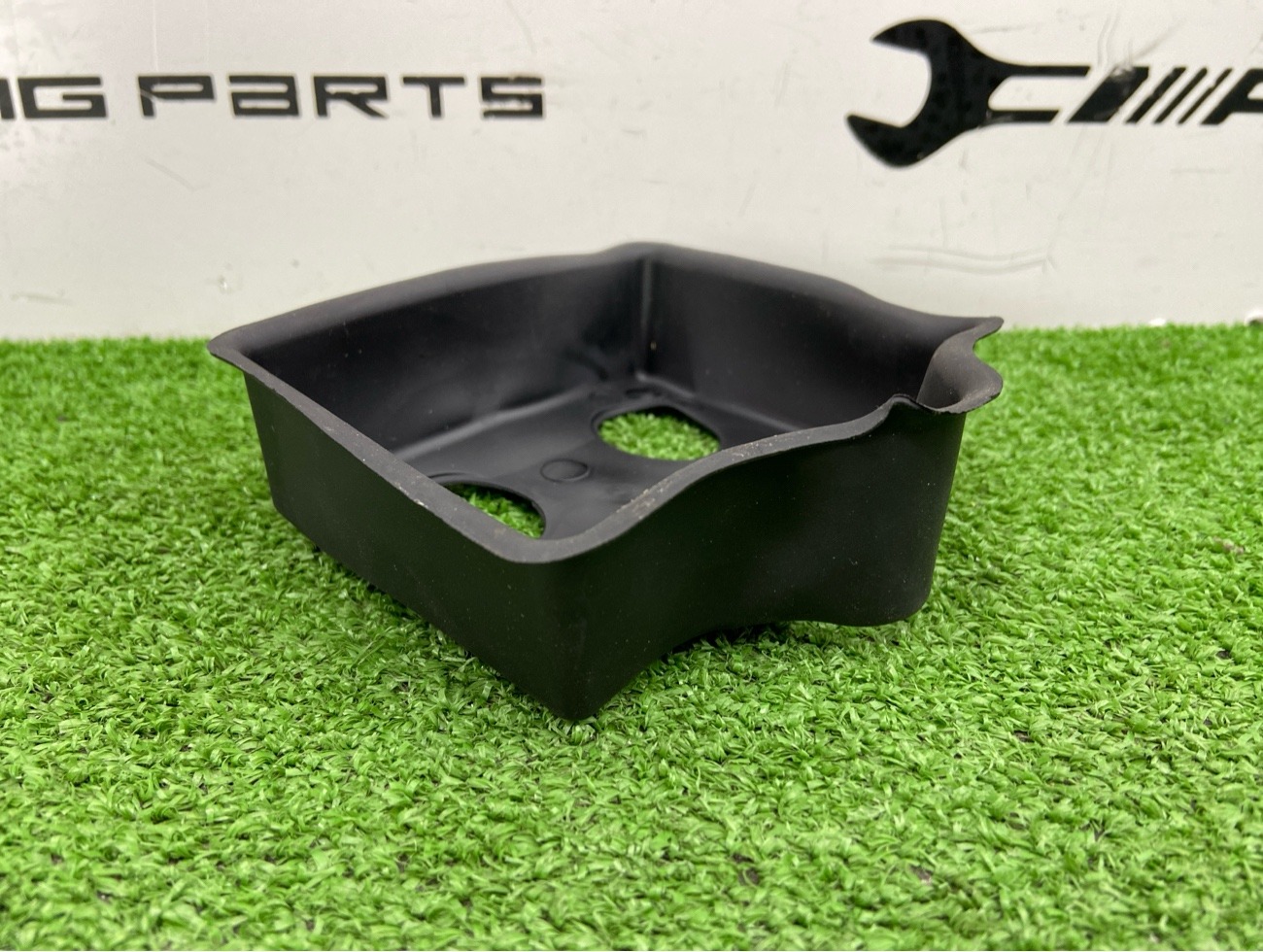 Кожух блока управления передний правый Q3 2024 F3B Кожух блока управления передний правый Q3 2024 F3B