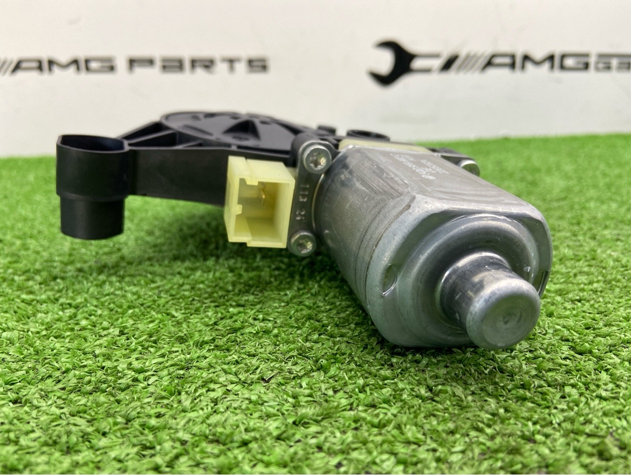 Мотор стеклоподъемника передний левый AUDI Q3 F3B Мотор стеклоподъемника передний левый AUDI Q3 F3B