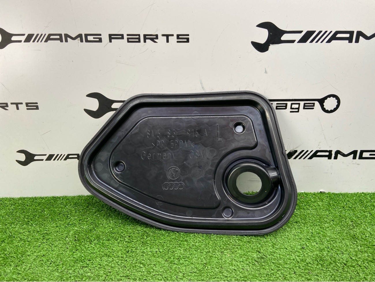 Накладка двери передняя левая AUDI Q3 2024 F3B 8V5837915A контрактная