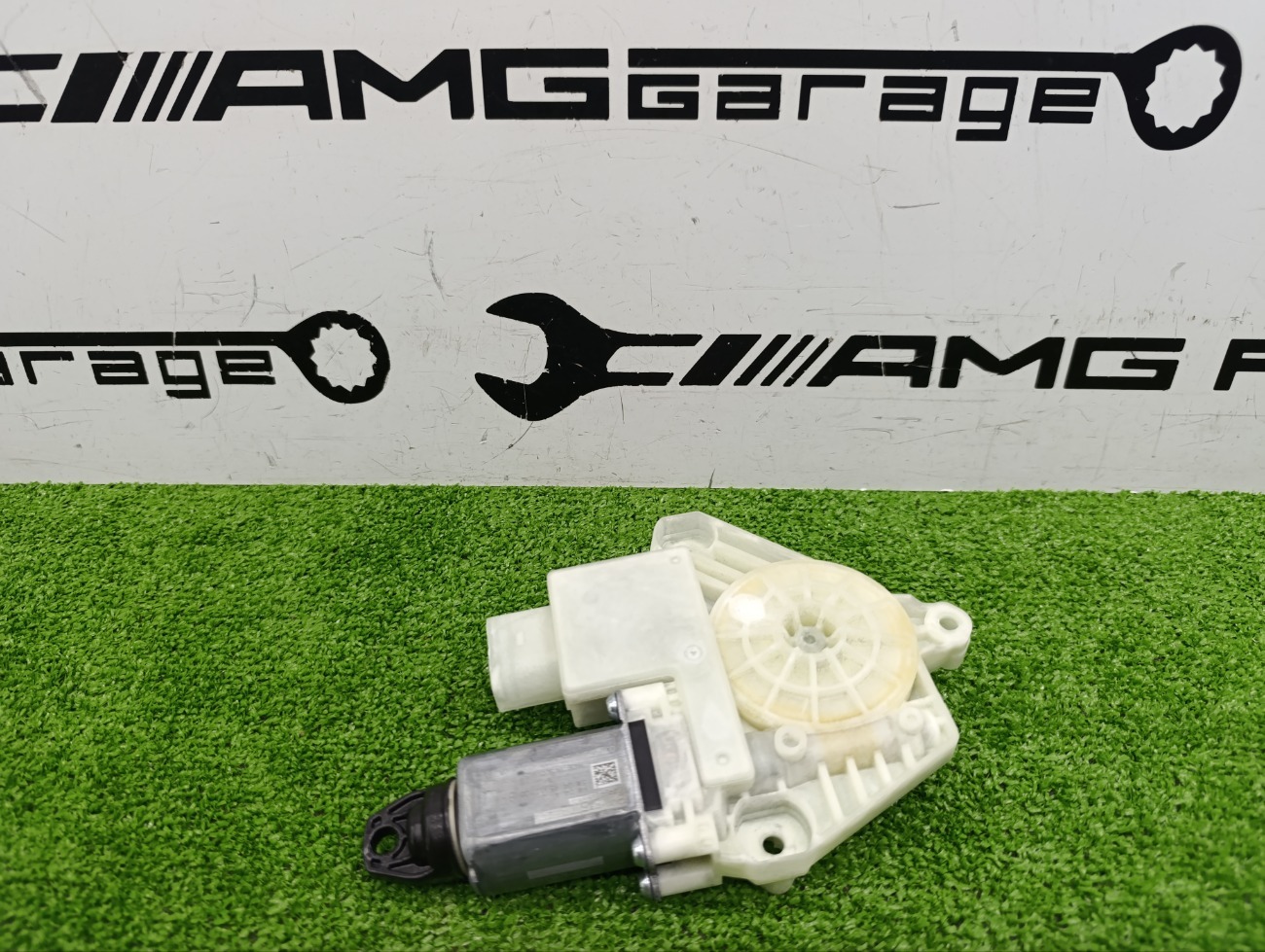 Мотор стеклоподъемника задний правый X3 2023 G01 B47D20U