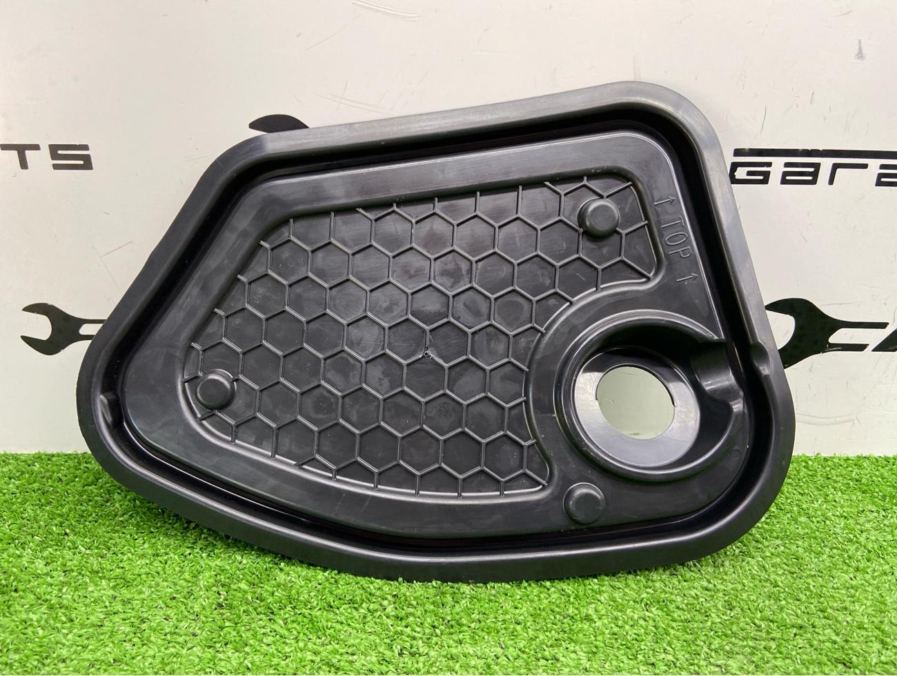 Накладка двери задняя правая Q3 2024 F3B Накладка двери задняя правая Q3 2024 F3B