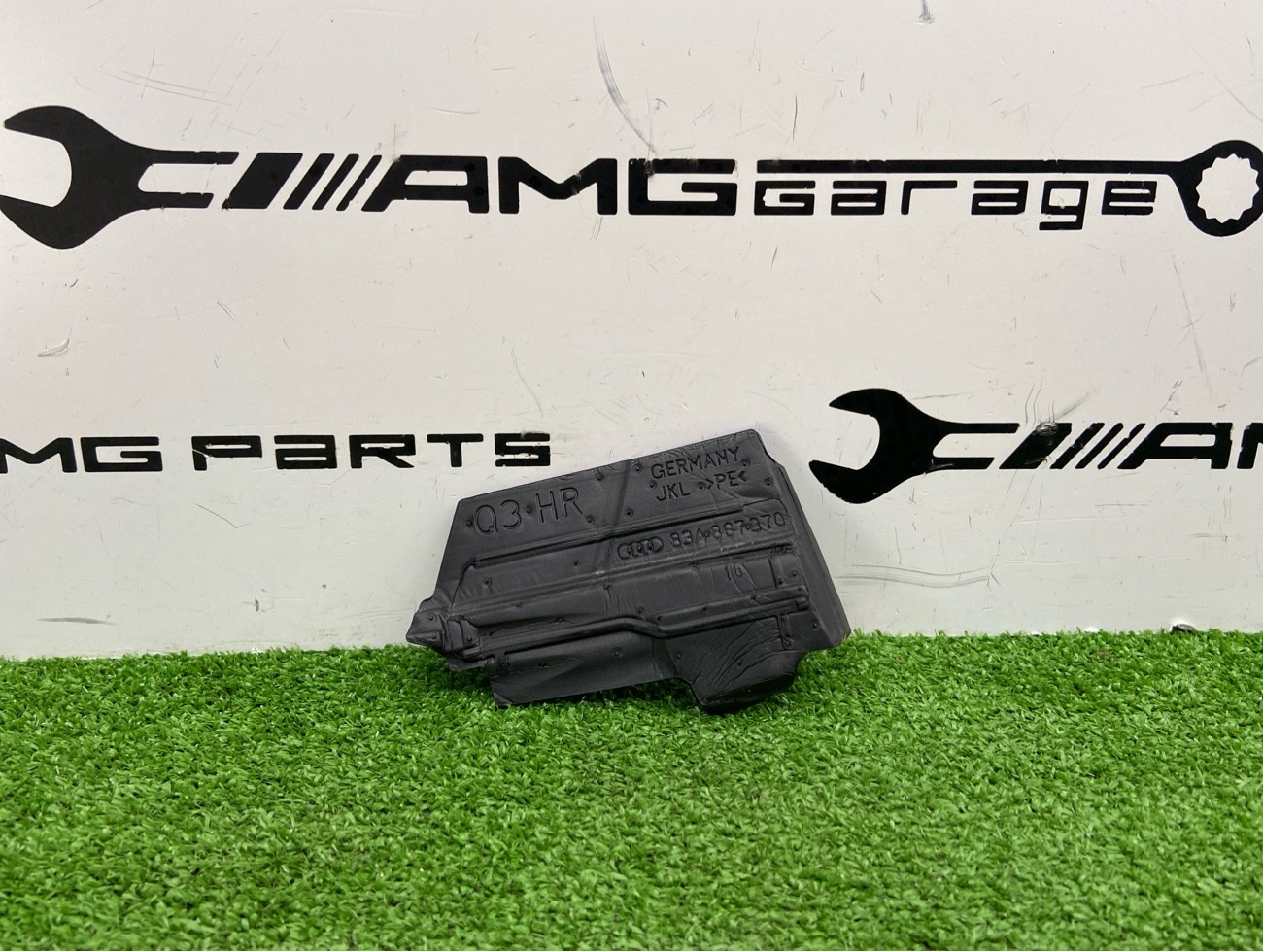 Запчасть уплотнение заднее правое AUDI Q3 2024 F3B 83A867370 контрактная Уплотнение заднее правое AUDI Q3 2024 F3B 83A867370 контрактная