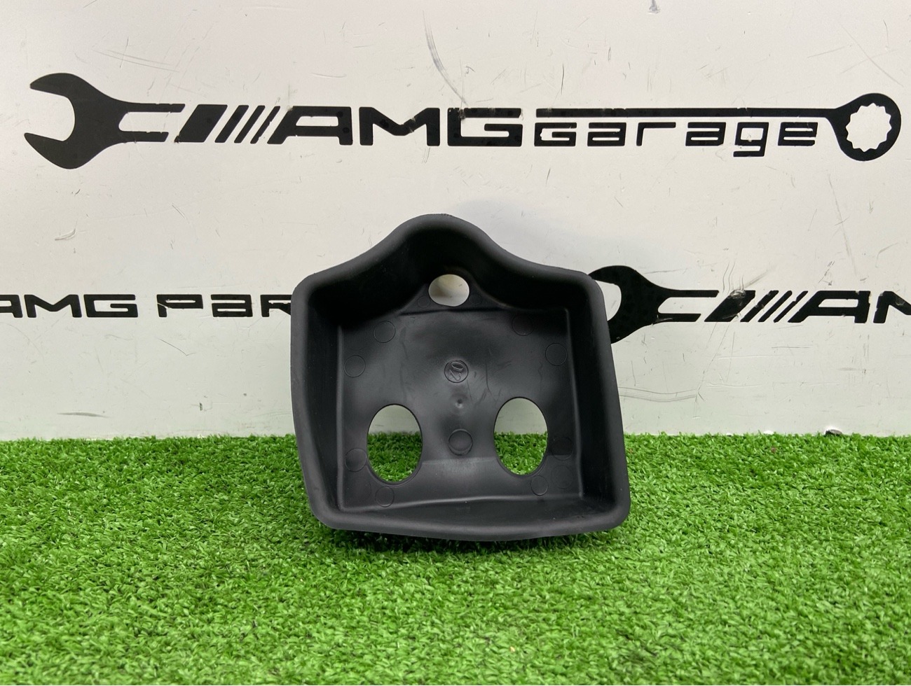 Запчасть кожух блока управления задний правый AUDI Q3 2024 F3B 4G0907577 контрактная Кожух блока управления задний правый AUDI Q3 2024 F3B 4G0907577 контрактная