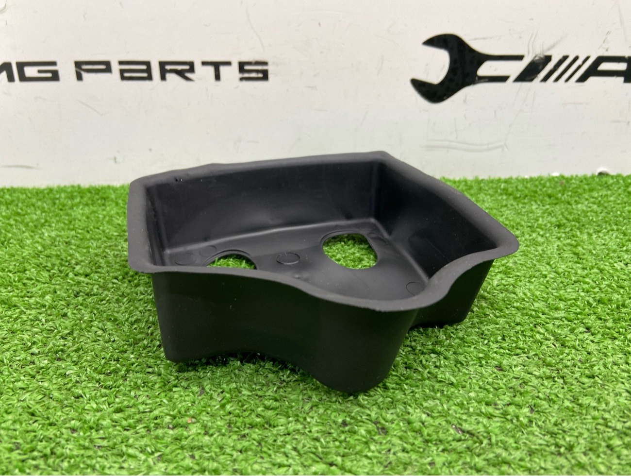 Кожух блока управления задний правый AUDI Q3 F3B Кожух блока управления задний правый AUDI Q3 F3B