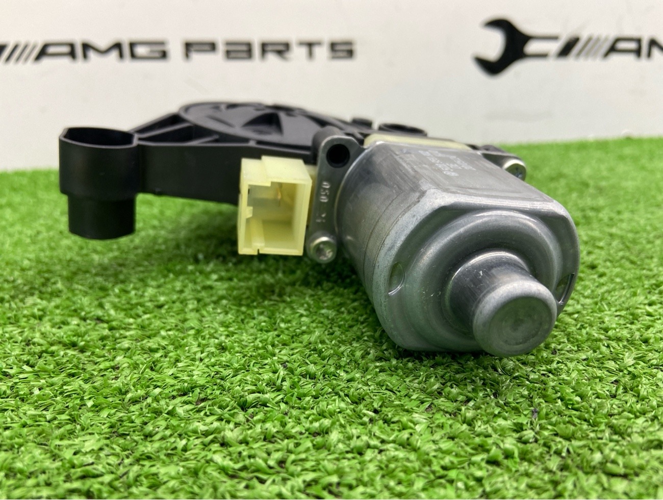 Мотор стеклоподъемника задний правый AUDI Q3 F3B Мотор стеклоподъемника задний правый AUDI Q3 F3B