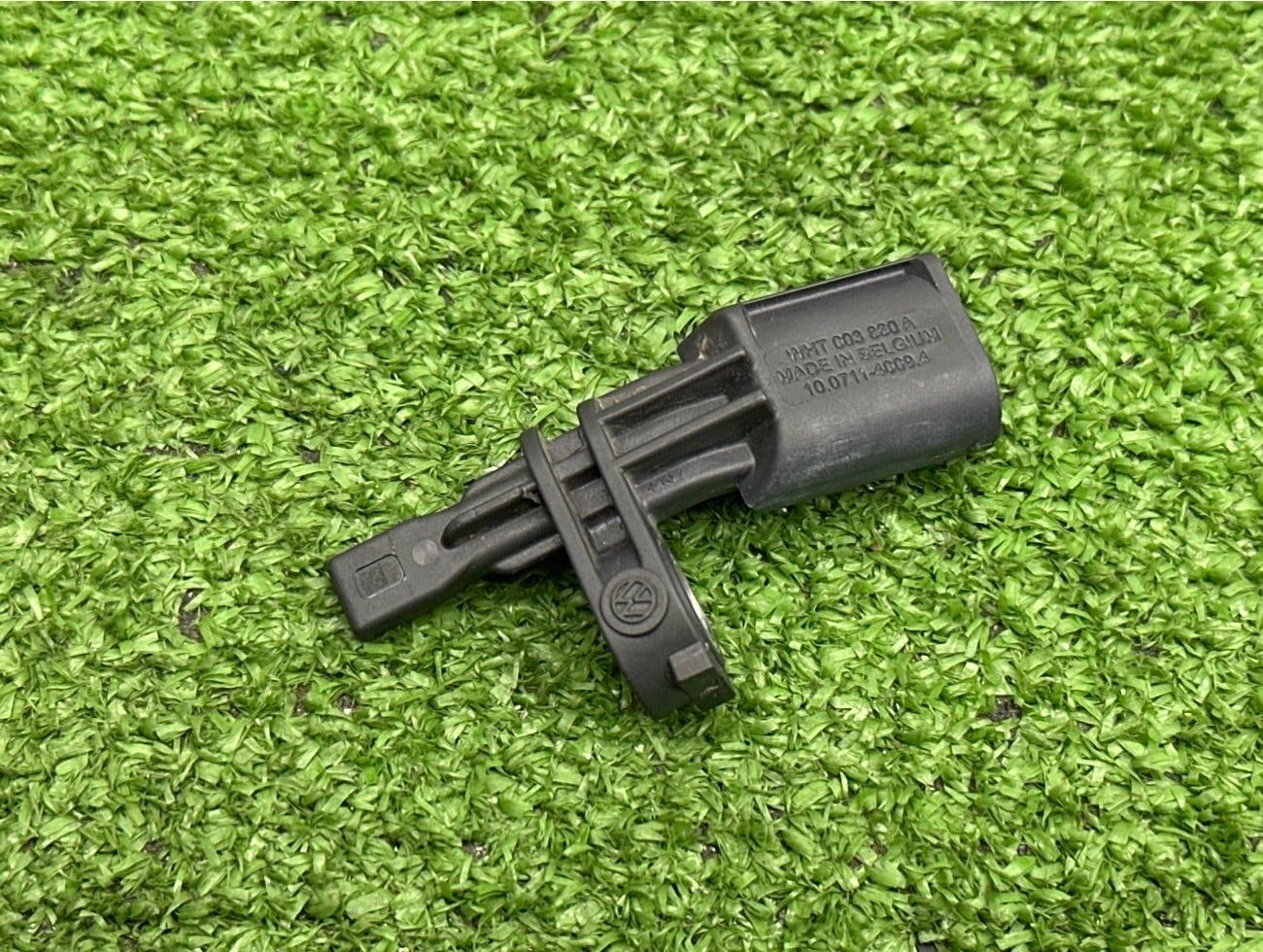 Датчик abs передний правый AUDI Q3 F3B