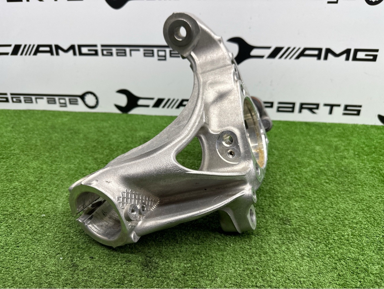 Поворотный кулак передний левый AUDI Q3 F3B