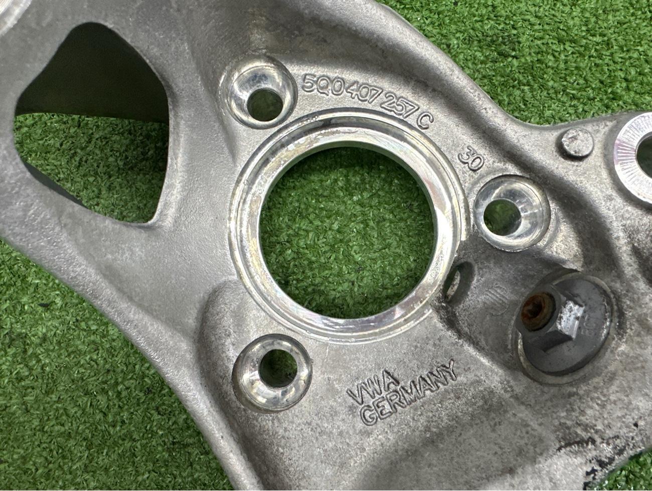 Поворотный кулак передний левый Q3 2024 F3B