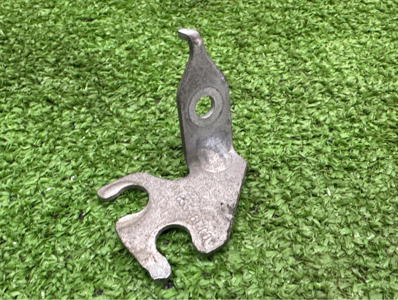 Держатель передний правый G-Class 2023 W464 M177980 Держатель передний правый G-Class 2023 W464 M177980