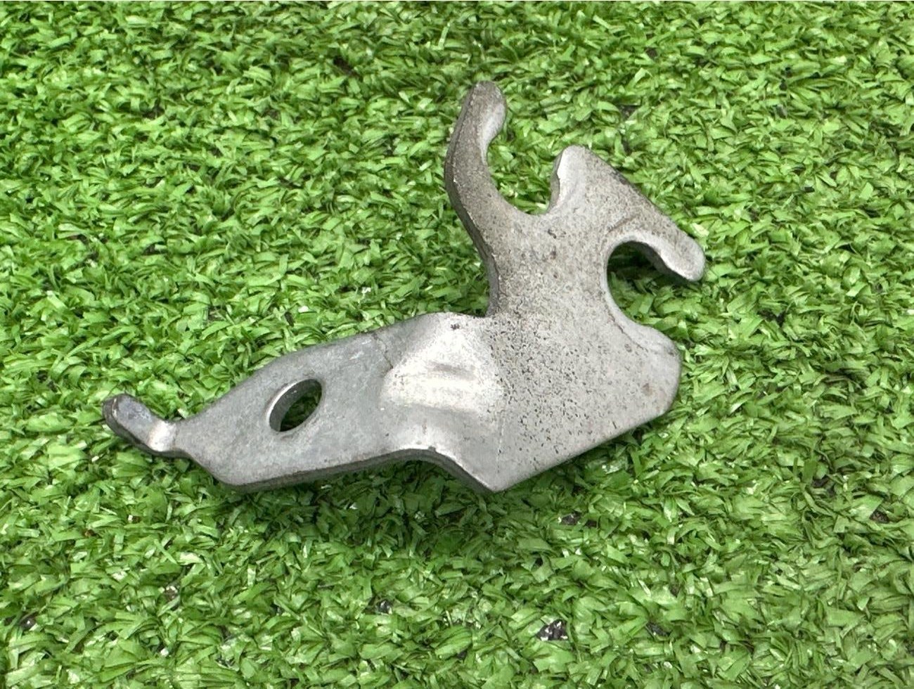 Держатель передний правый Mercedes-Benz G-Class W464 M177980 Держатель передний правый Mercedes-Benz G-Class W464 M177980