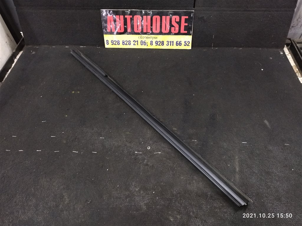 Уплотнитель стекла двери задний левый POLO 2013 CFNA