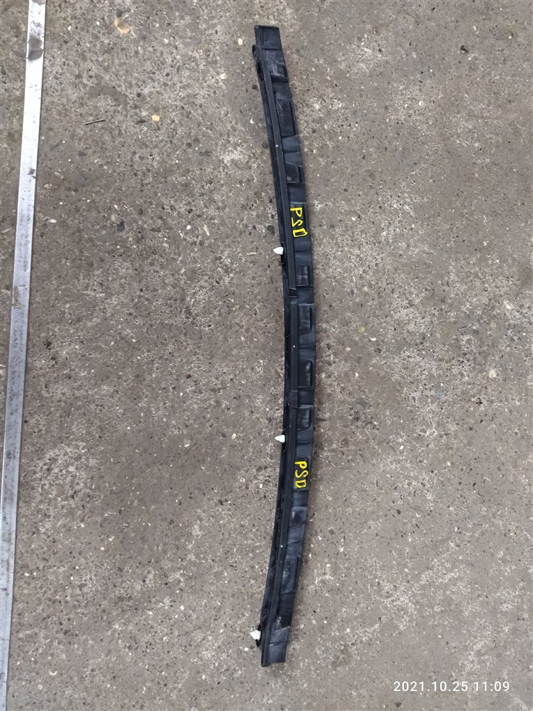 Направляющая бампера VOLKSWAGEN POLO 2013 CFNA 6RU807863 Б/У