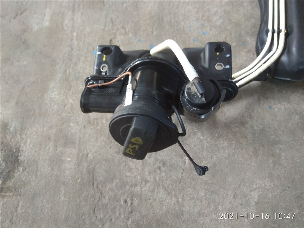 Крышка топливного бака VOLKSWAGEN POLO 2013 CFNA 6RU201550A Б/У