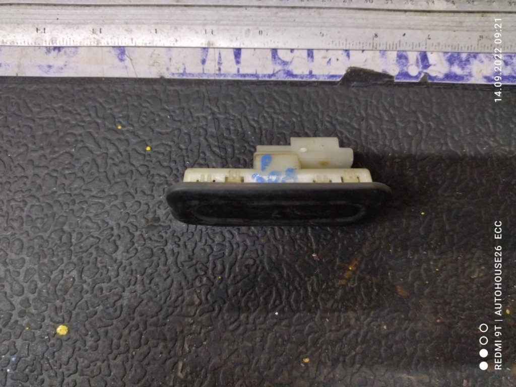 Кнопка открывания багажника PEUGEOT 308 6490R3 Б/У