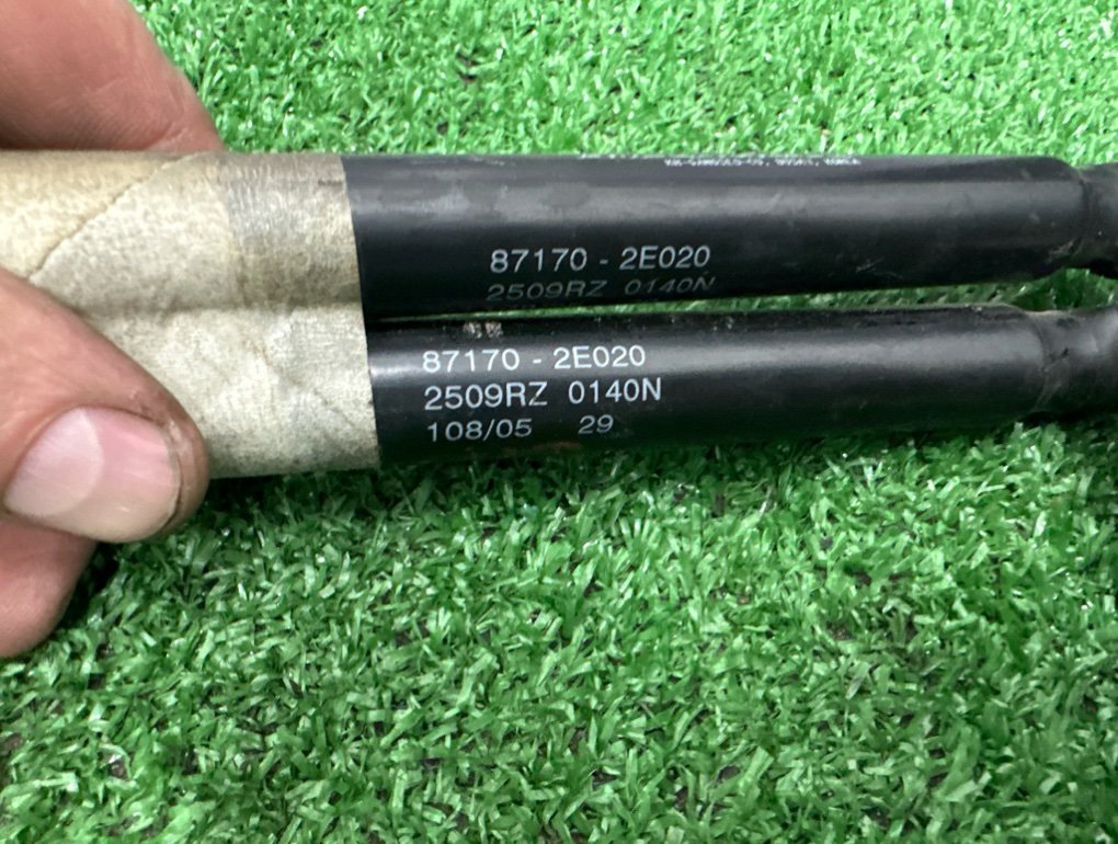 Амортизаторы двери багажника задние TUCSON 2007 JM G6BA