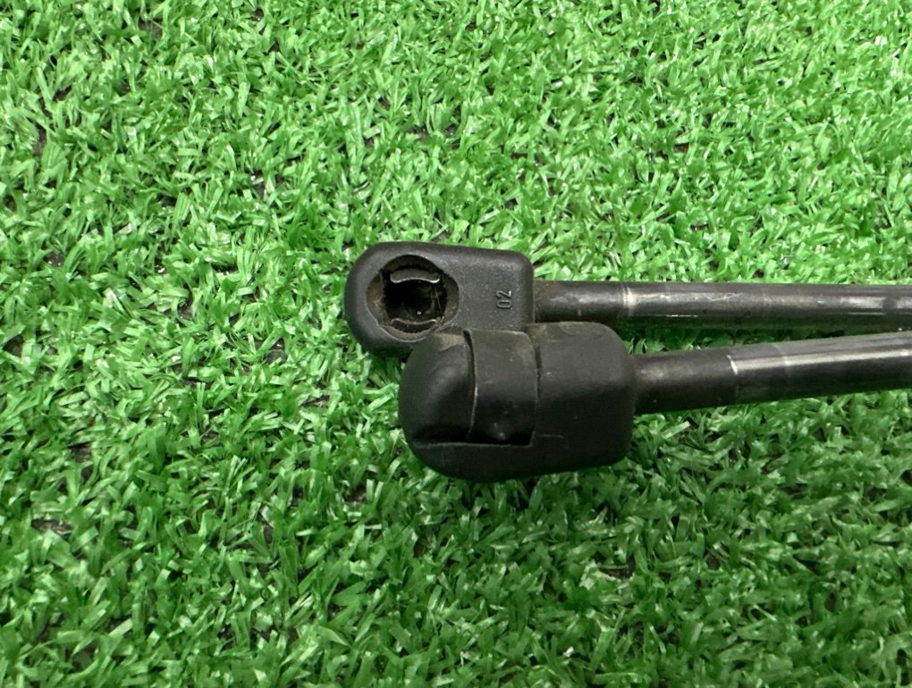 Амортизаторы двери багажника задние TUCSON 2007 JM G6BA