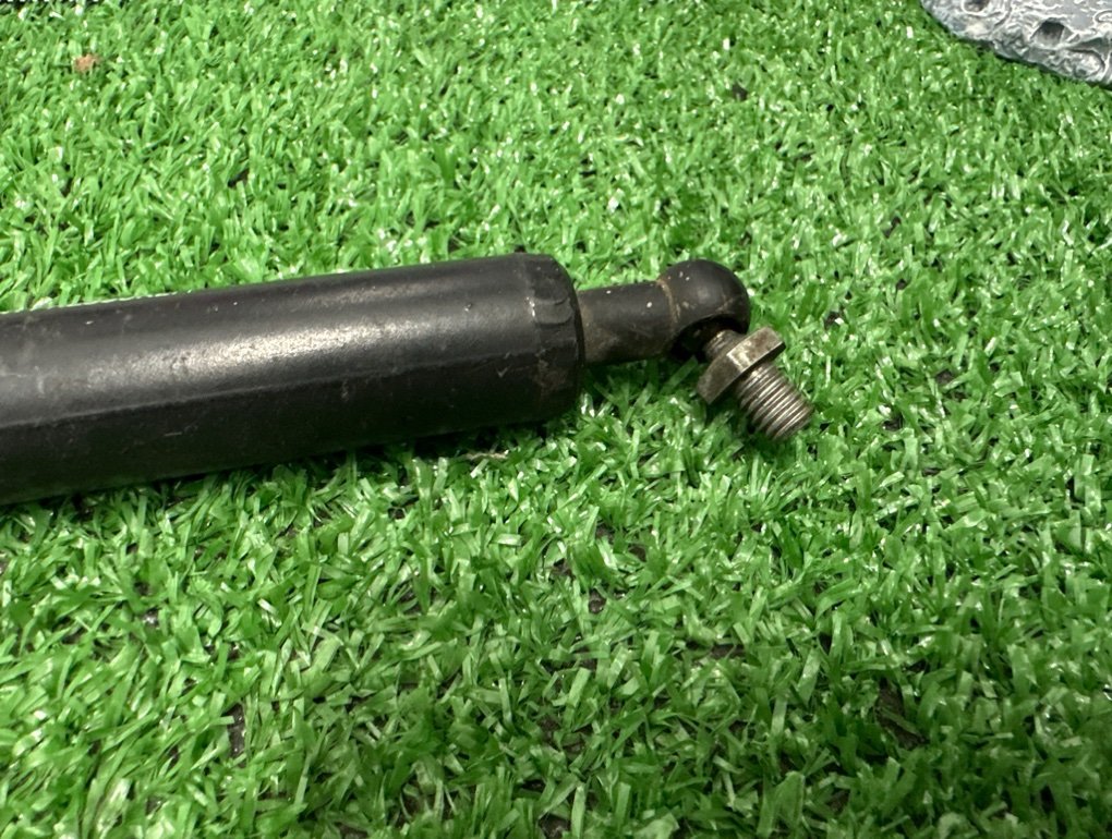 Амортизатор крышки багажника задний GRANTA 2190