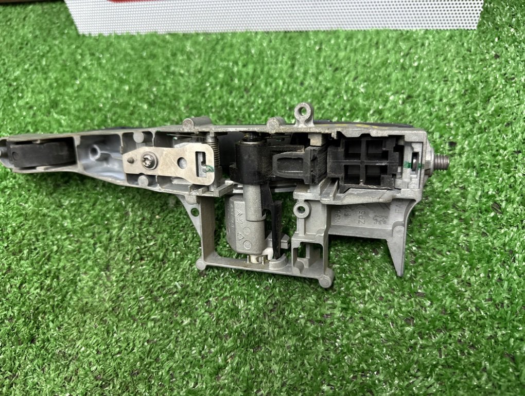 Ручка двери задняя левая 308 EP6 Ручка двери задняя левая 308 EP6