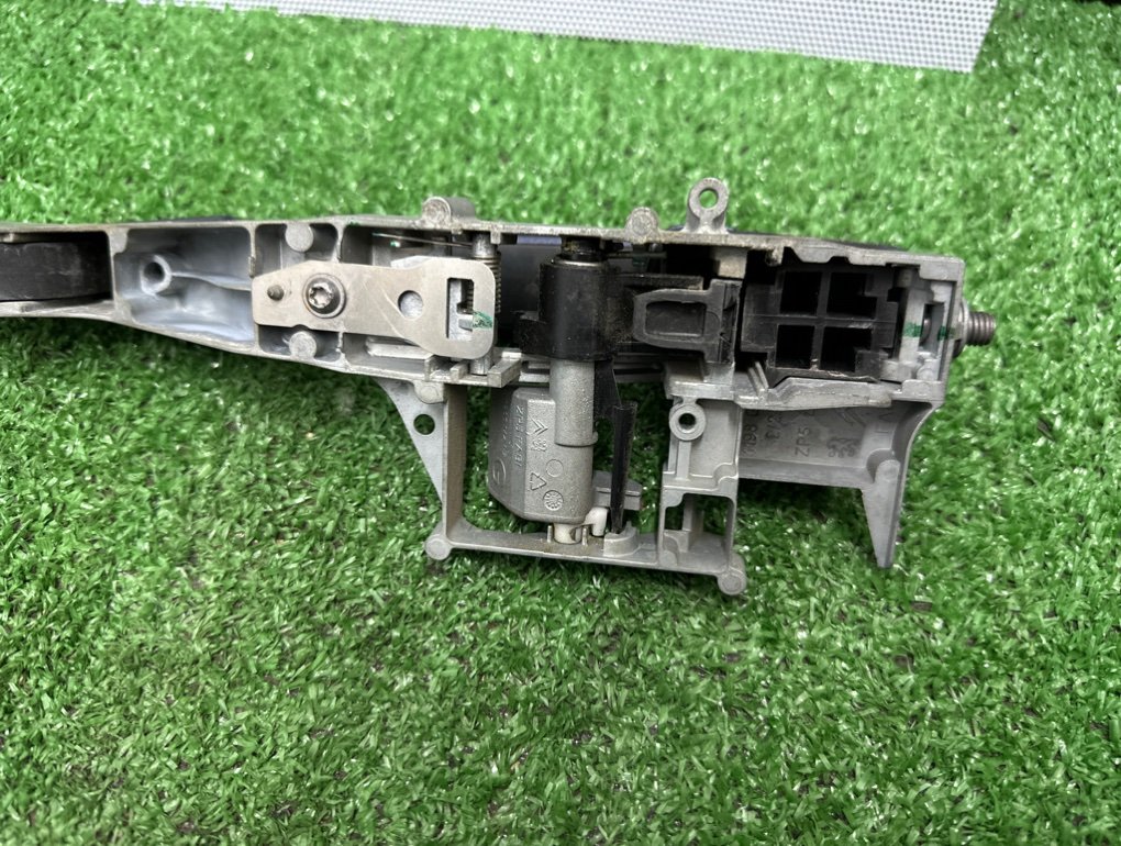 Ручка двери задняя левая 308 EP6 Ручка двери задняя левая 308 EP6