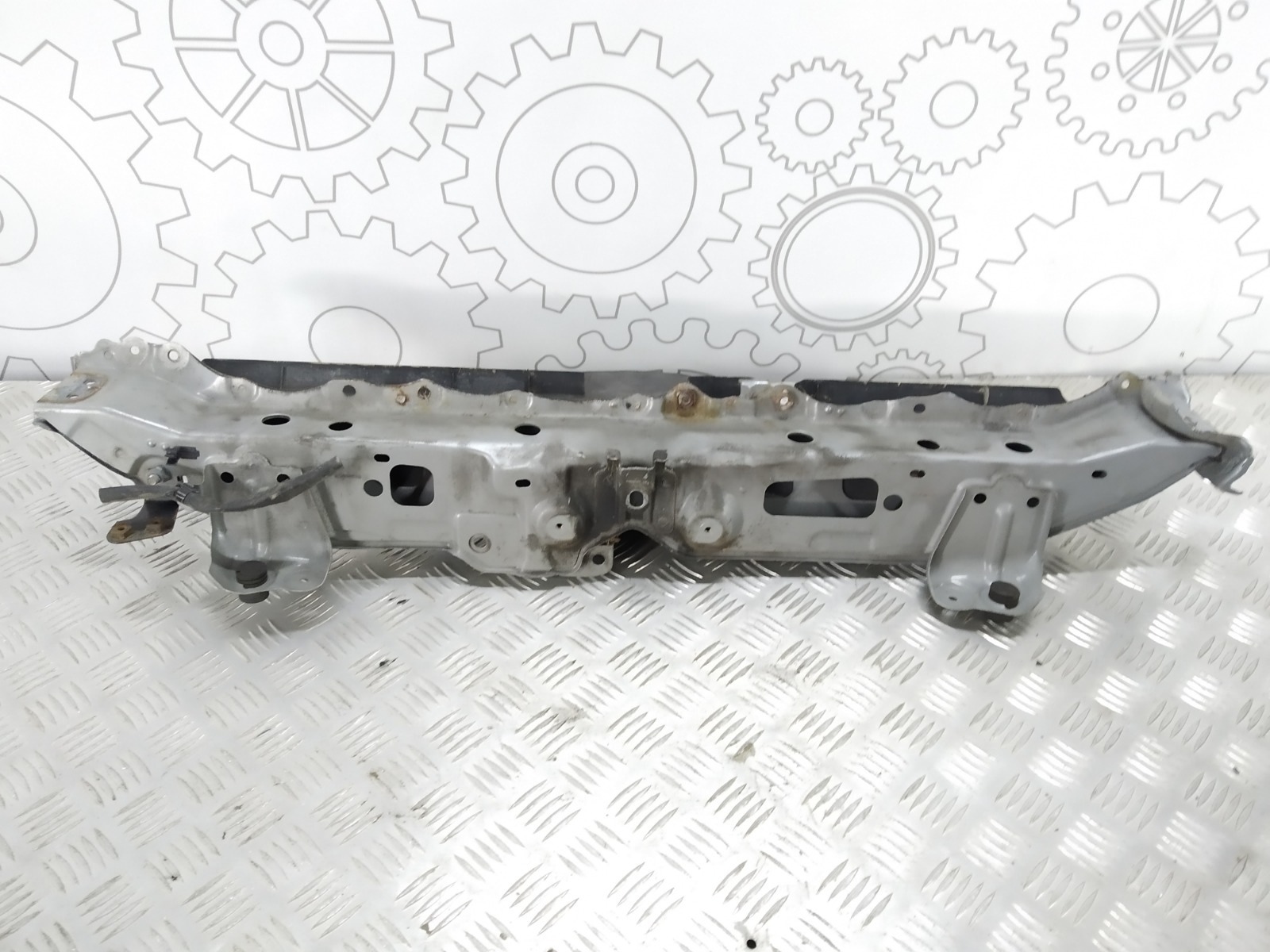 Планка под капот для Toyota Yaris, 2006 г. 1.4 D-4D дизель б/у — фото 2