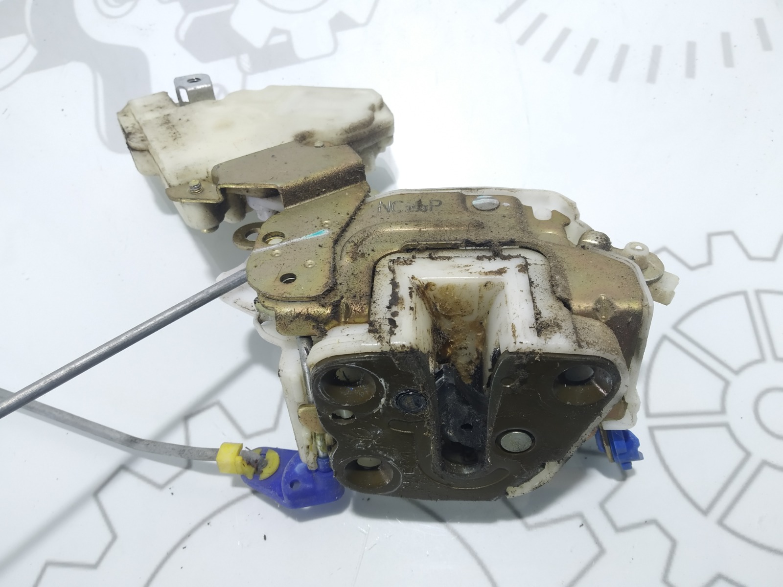 Замок двери передней правой для Nissan Vanette, 2001 г. 2.3 D дизель б/у