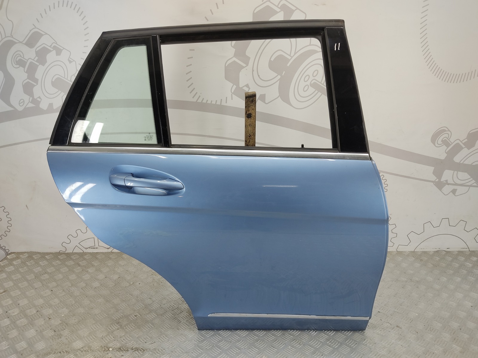 Дверь задняя правая для Mercedes C W204, 2010 г. 2.2 CDi дизель б/у