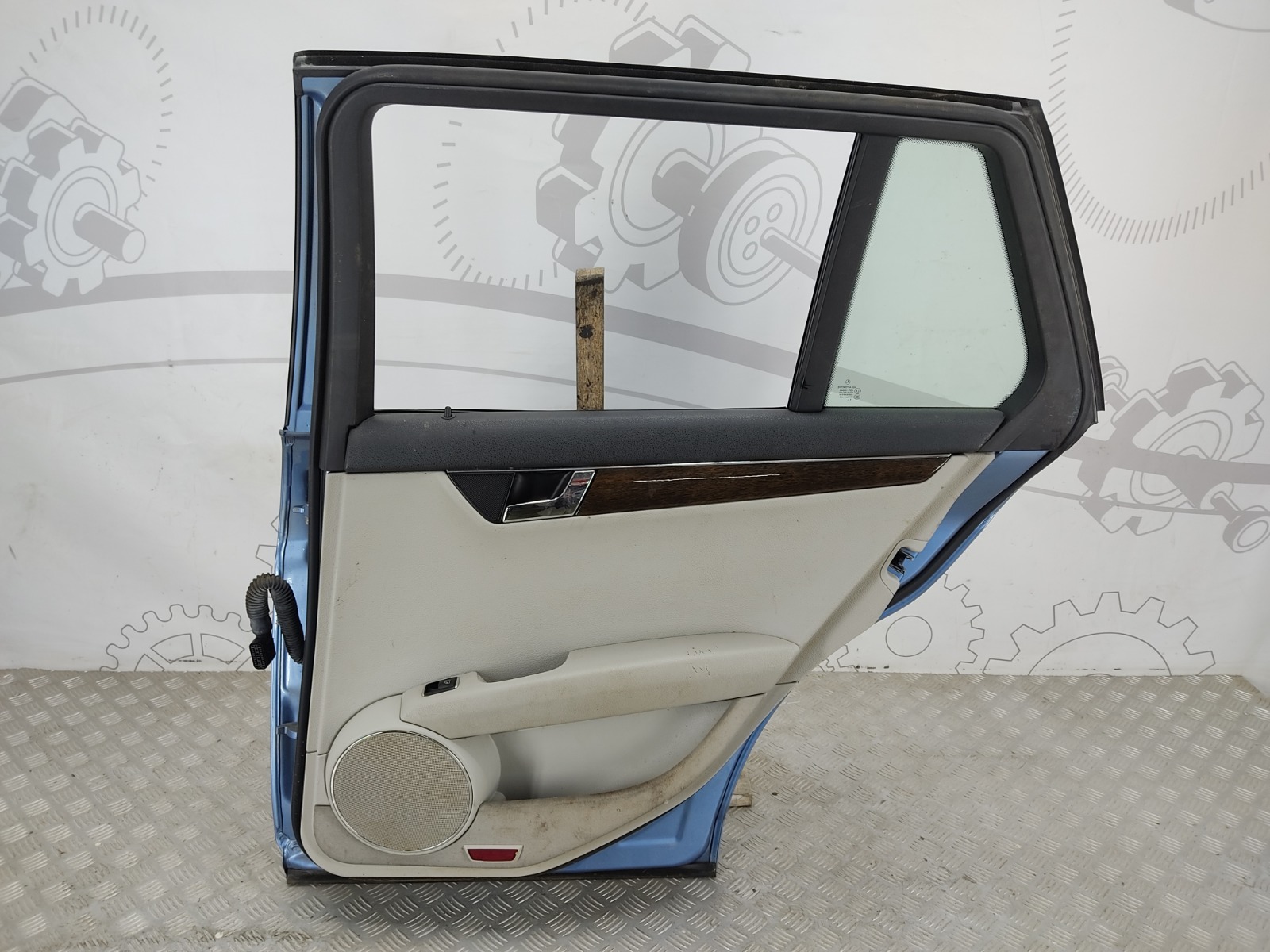 Дверь задняя правая для Mercedes C W204, 2010 г. 2.2 CDi дизель б/у — фото 2