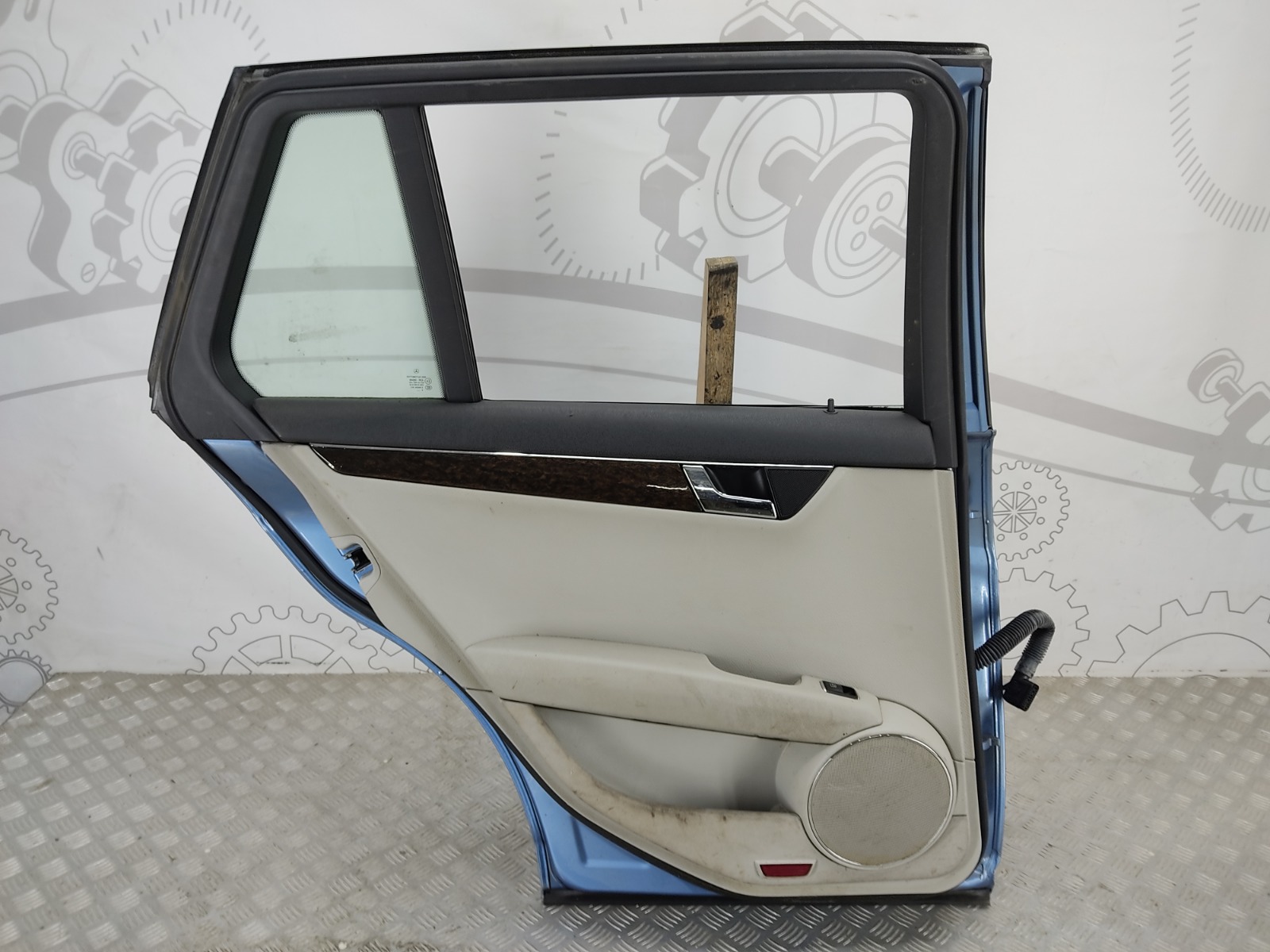 Дверь задняя левая для Mercedes C W204, 2010 г. 2.2 CDi дизель б/у — фото 2