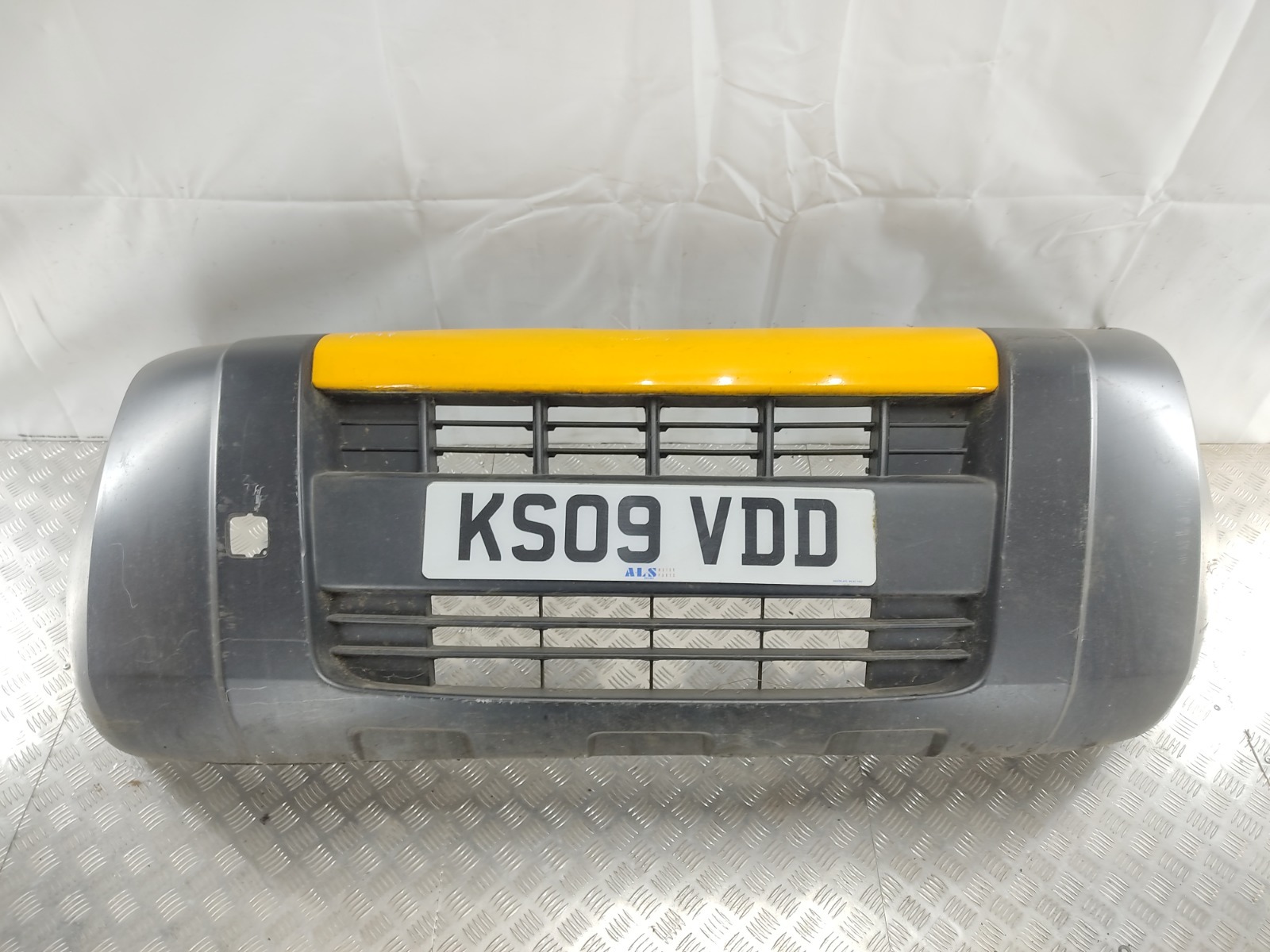 Бампер передний для Peugeot Bipper, 2009 г. 1.4 HDi дизель б/у