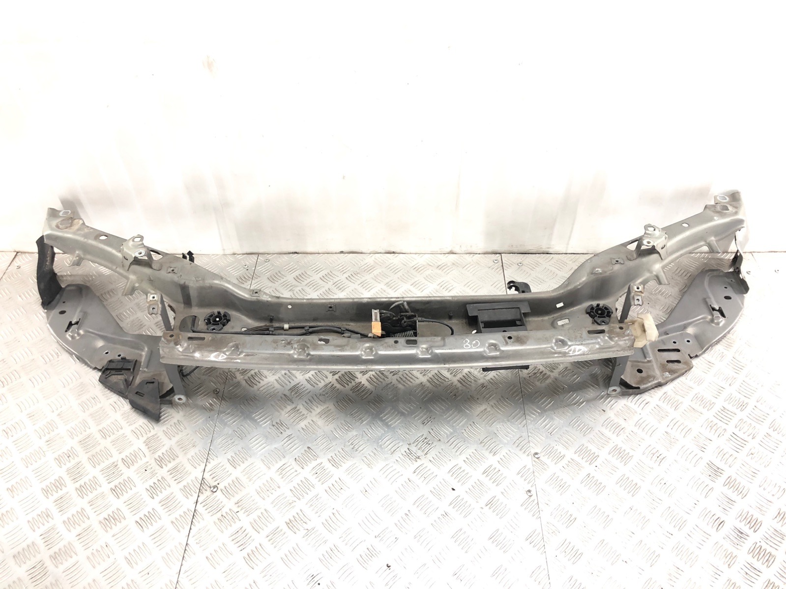 Панель передняя (телевизор) для Volvo C30, 2006 г. 2.0 i бензин б/у