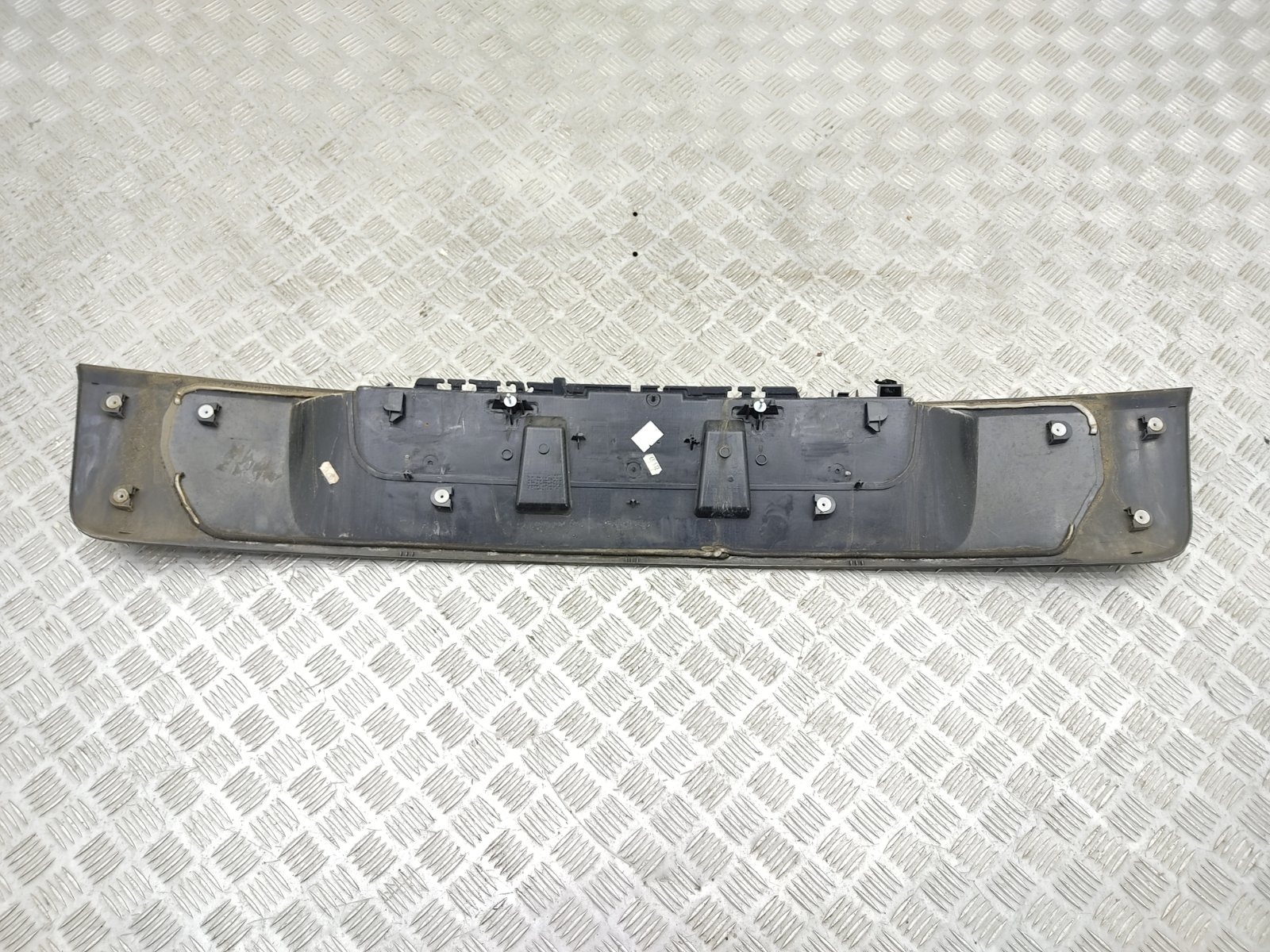 Накладка подсветки номера для Renault Scenic, 2008 г. 1.6 i бензин б/у — фото 2