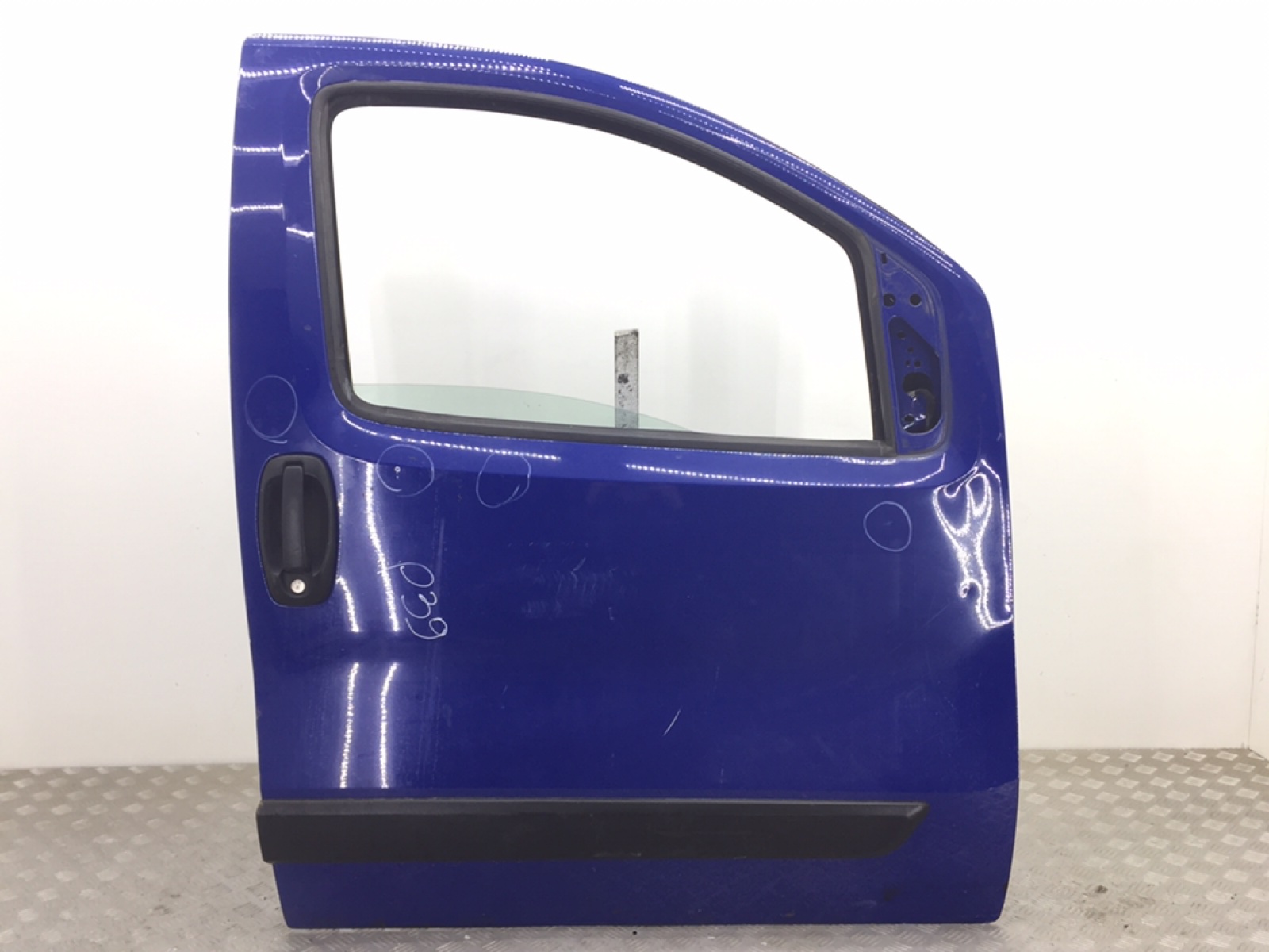 Дверь передняя правая для Peugeot Bipper, 2013 г. 1.3 HDi дизель б/у