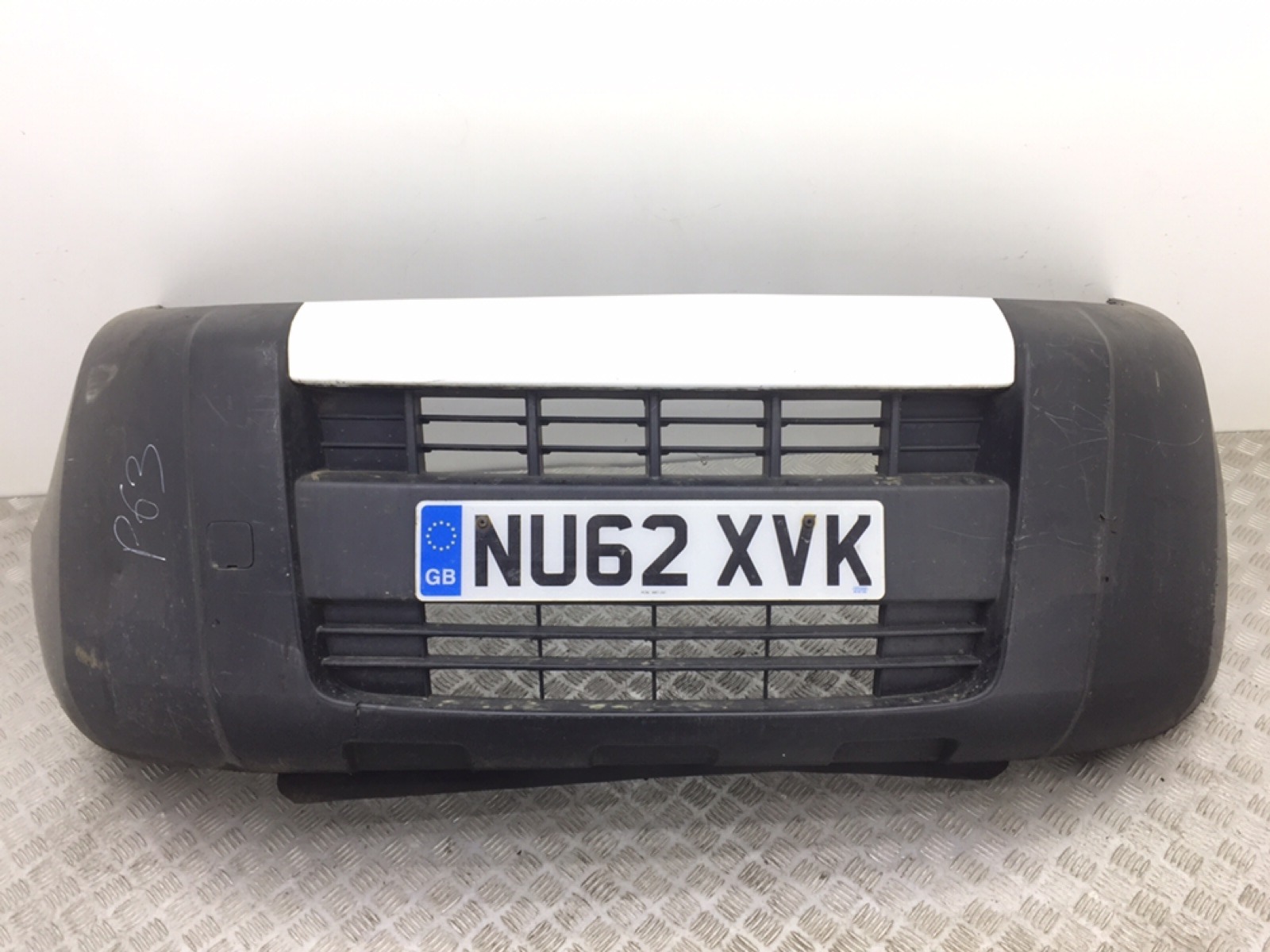 Бампер передний для Peugeot Bipper, 2012 г. 1.3 HDi дизель б/у