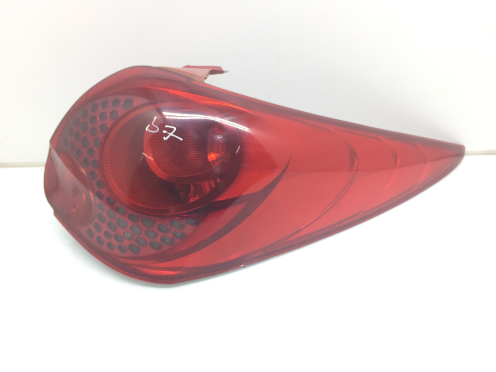 Фонарь задний правый для Peugeot 207, 2008 г. 1.6 HDi дизель б/у